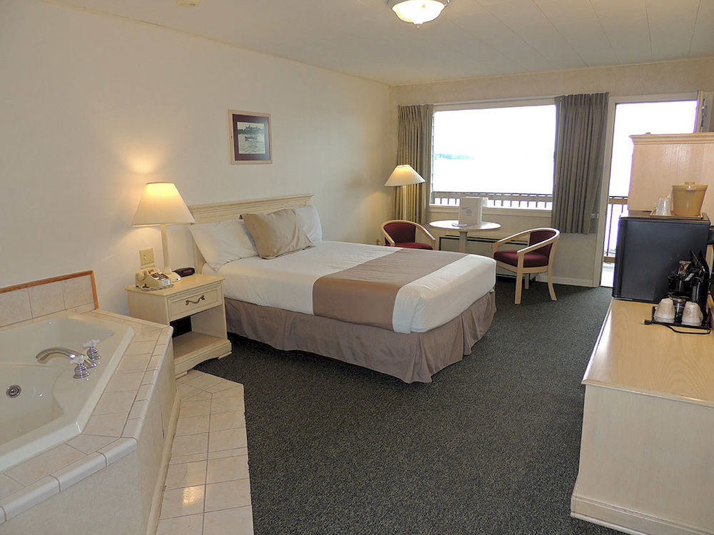 Capt. Thomson'S Resort Alexandria Bay Exterior photo