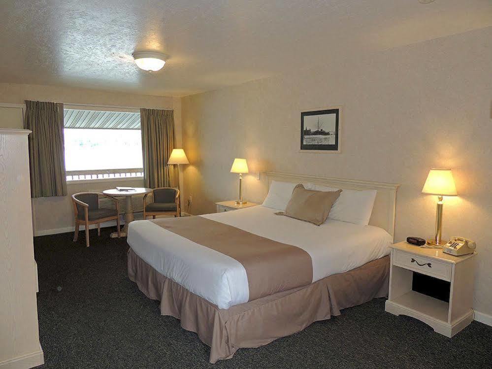 Capt. Thomson'S Resort Alexandria Bay Exterior photo
